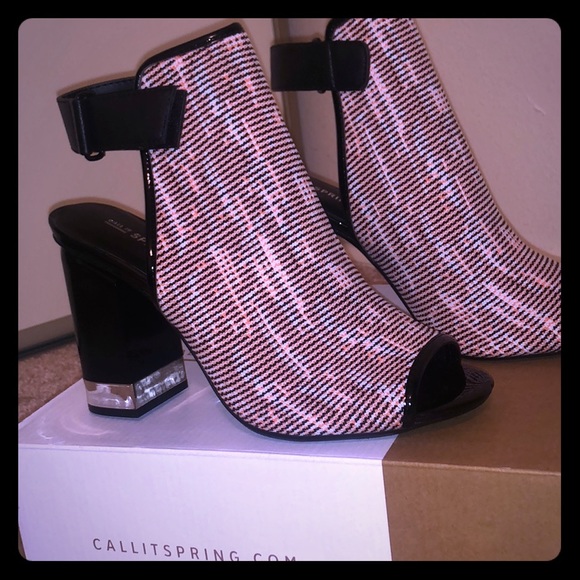 Multi colored bootie - Picture 1 of 2